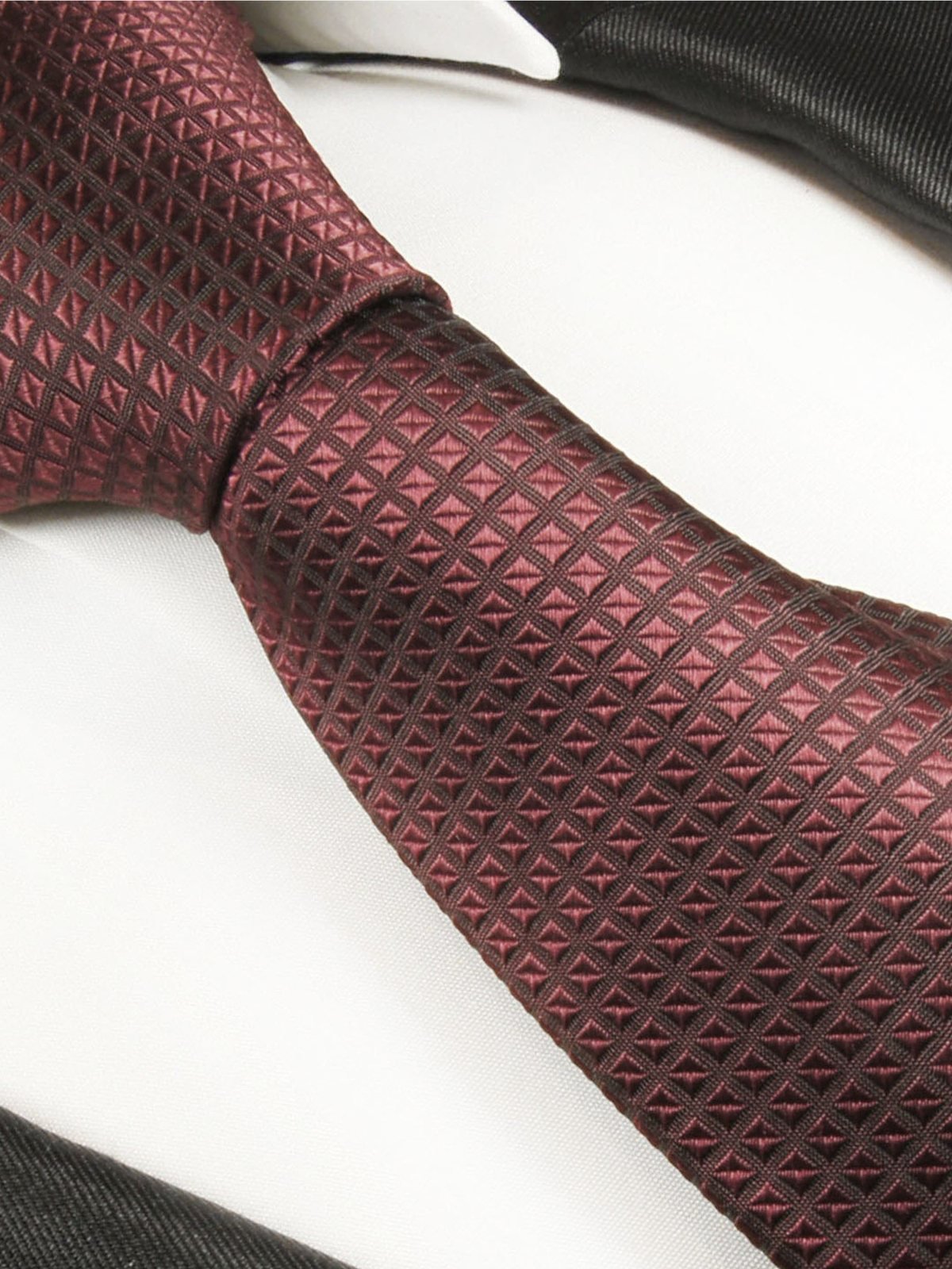 Seidenkrawatte rot gemustert, Artikel 1802